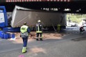 LKW blieb unter Bruecke haengen Koeln Ehrenfeld Innere Kanalstr Hornstr P196